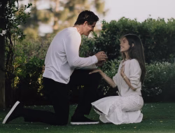 Penyanyi Madison Beer dan Bintang NFL Justin Herbert Resmi Bertunangan, Viral di Media Sosial Indonesia