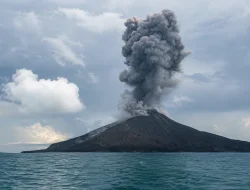 Gunung Anak Krakatau Berstatus Siaga Level III, Warga Dilarang Dekati Radius 3 Kilometer
